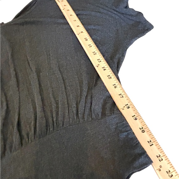 Naked Zebra Gray Top With Banded Hem Short Sleeves Crochet Detail on Back Large - Picture 7 of 8